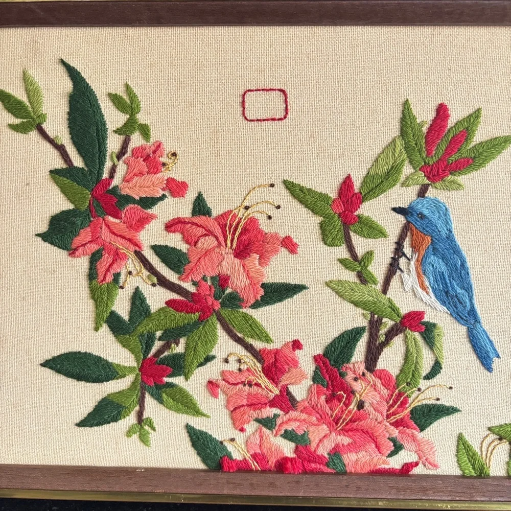 Vintage Framed Floral Crewel Embroidered Art “Songbird of the Orient” - Picture 4 of 8